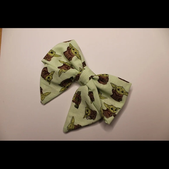 Baby Yoda Bow - Picture 2 of 4
